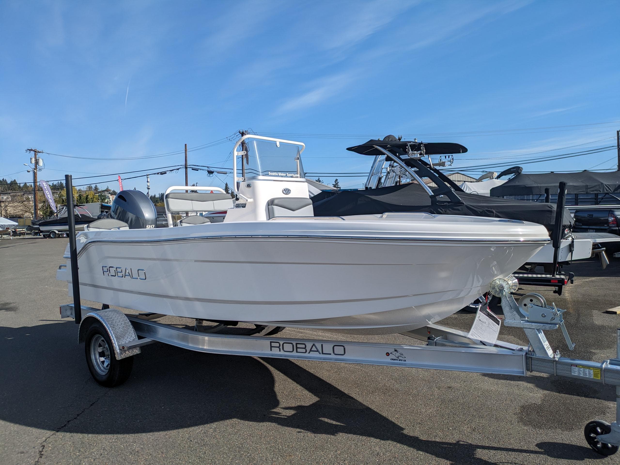 2026 Robalo R160 Center Console