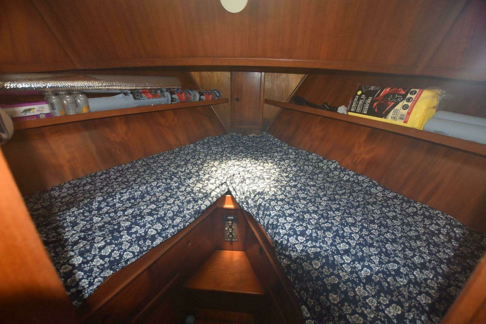 1985 Albin 43 Double Cabin - Image 13