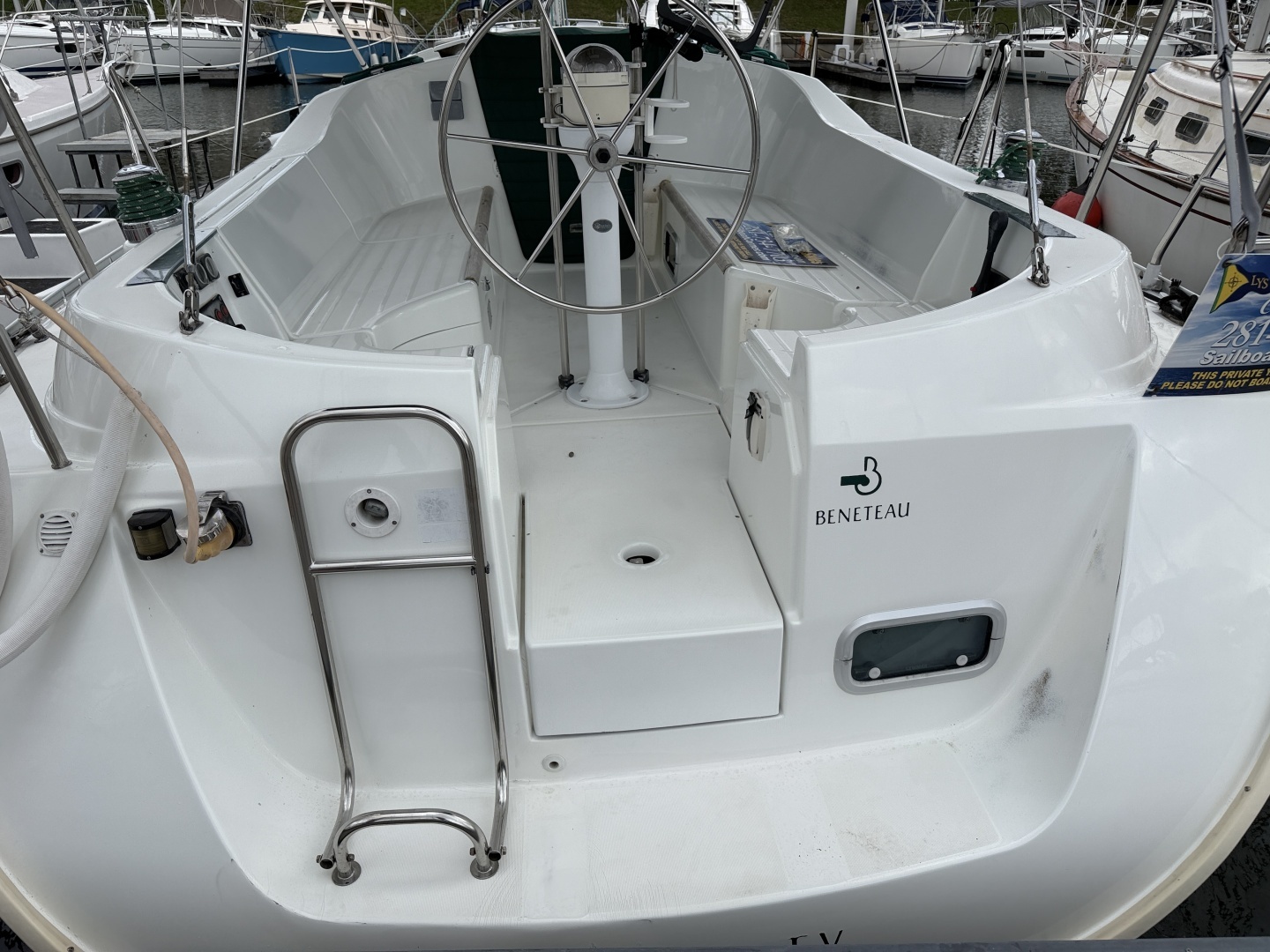 1995 Beneteau OCEANIS 321 - Image 2