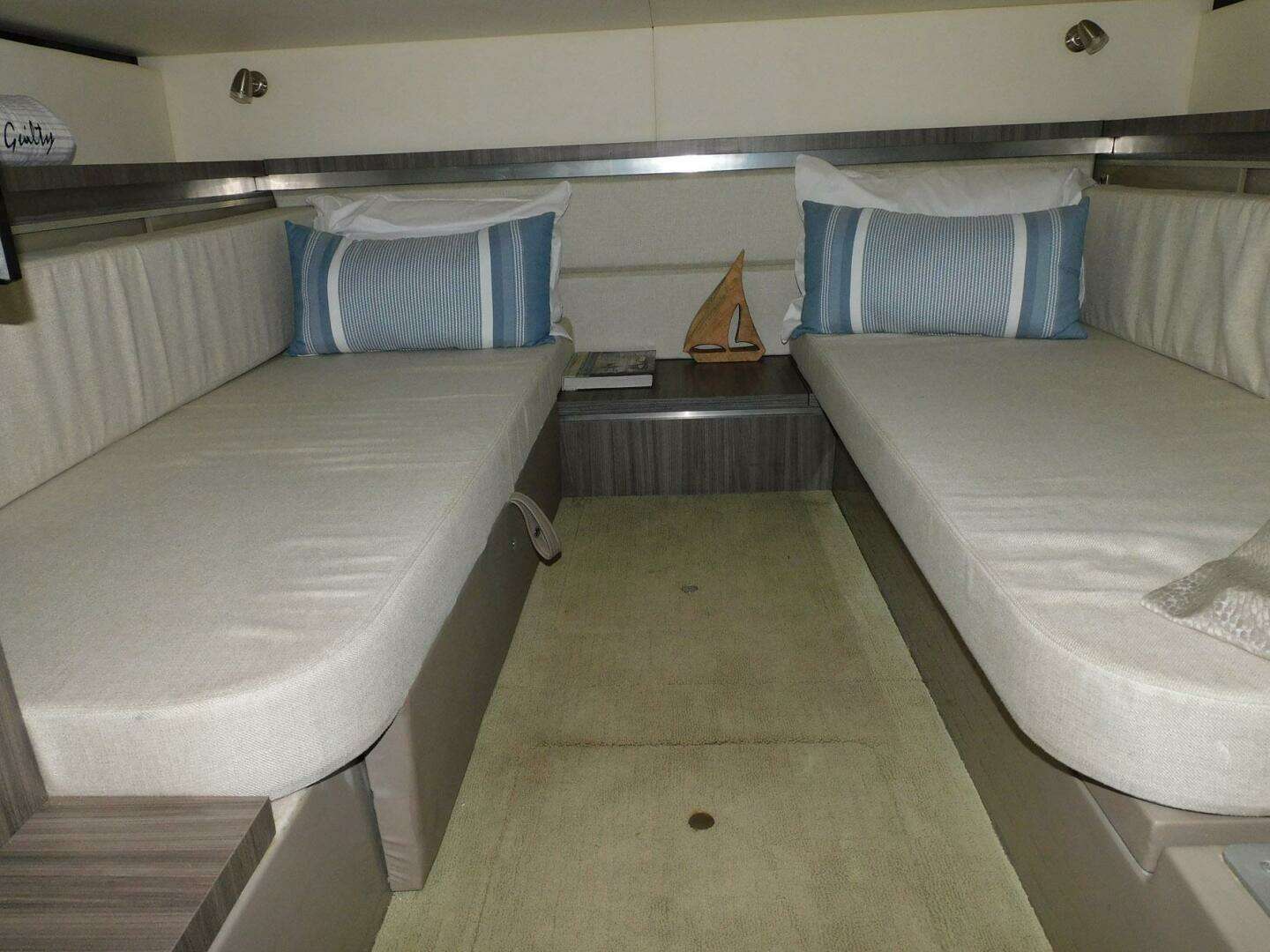 2018 Sea Ray Sundancer 320 - Image 7