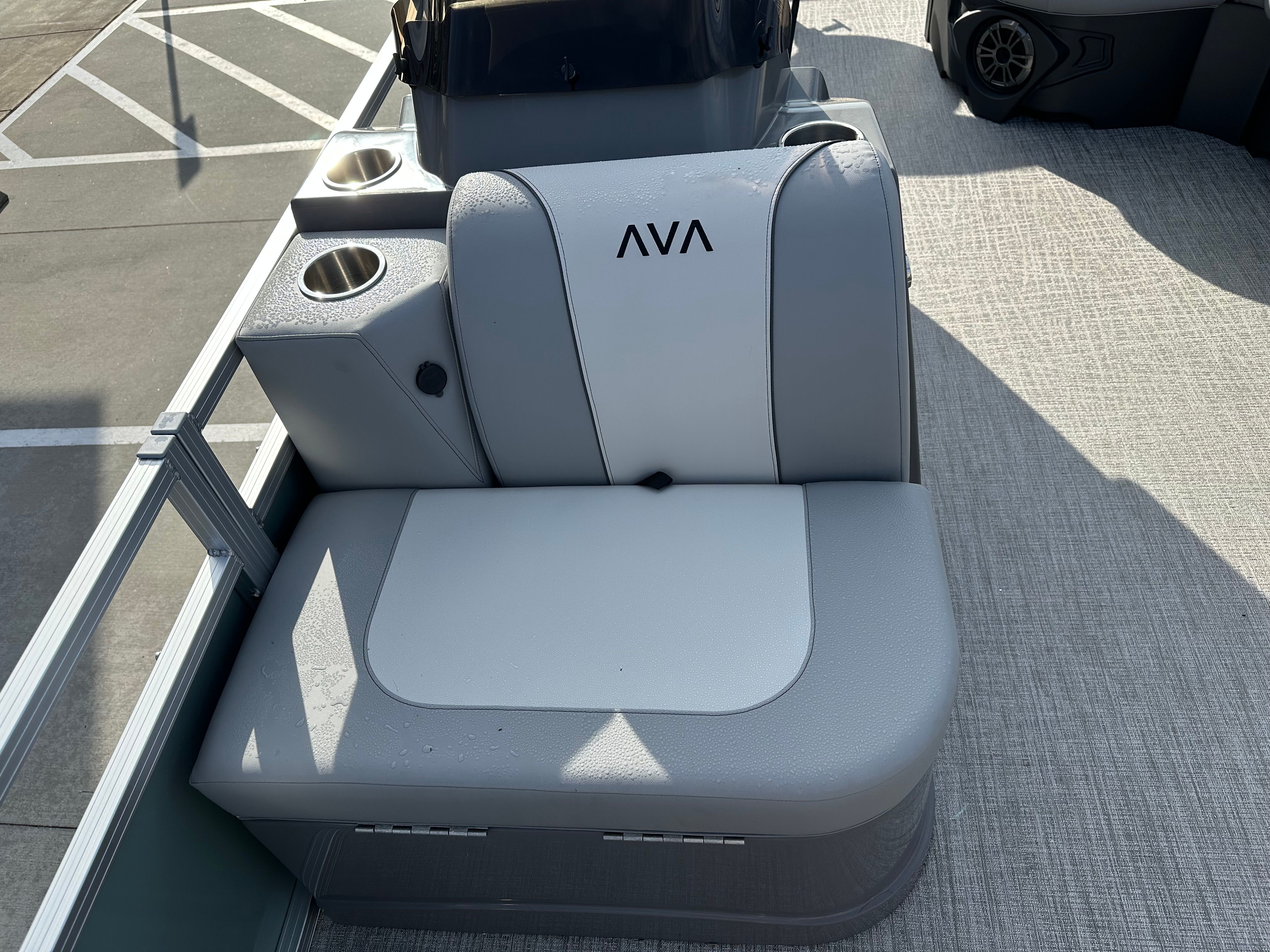 2026 Avalon Venture 85 Rear Fish - 21' - 16