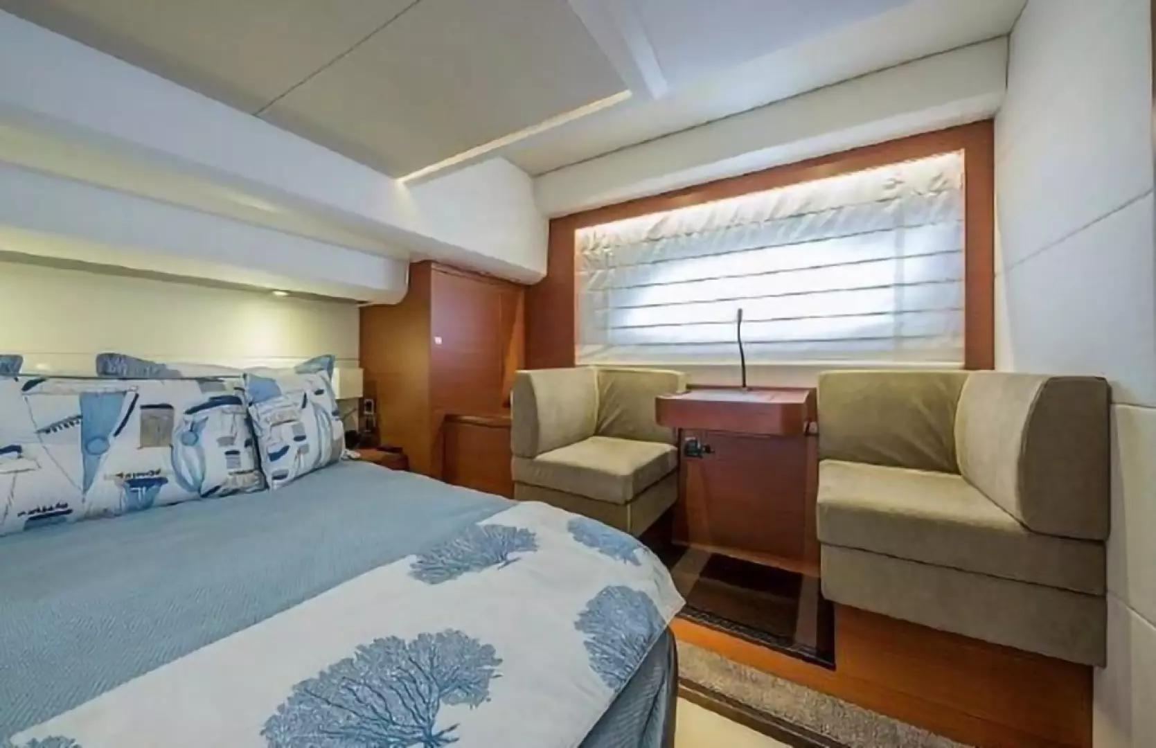 2015 Prestige 550 - Image 20