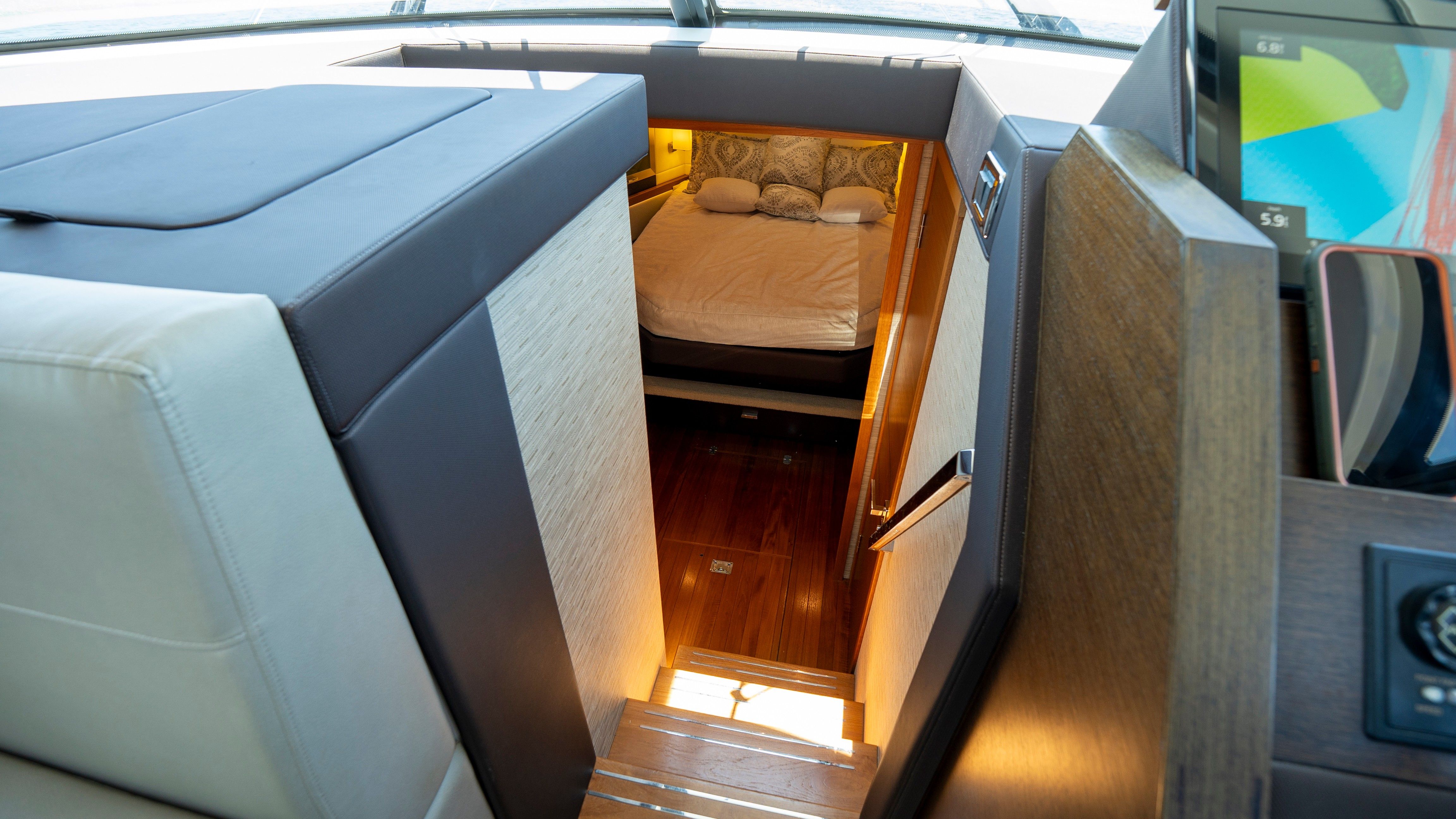2018 Tiara Yachts 44 Coupe - 16