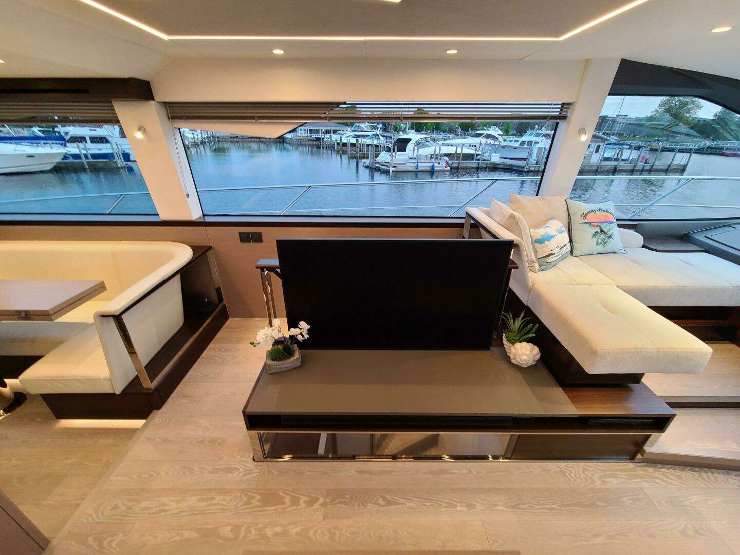 2023 Sunseeker 68 Manhattan - Image 10