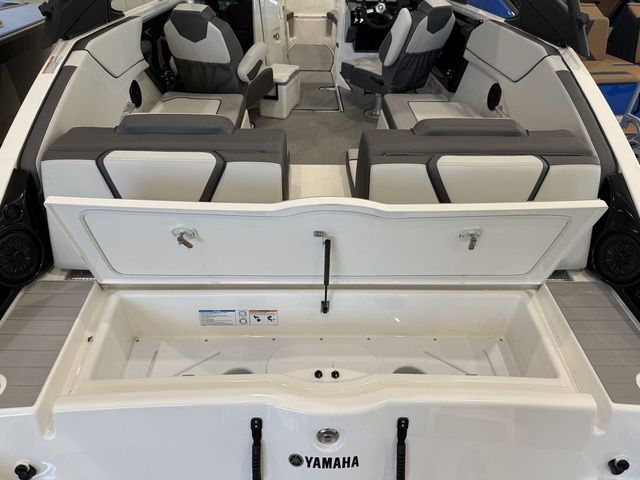 2025 Yamaha Boats AR250 - 6