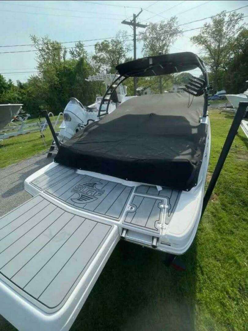 2022 Chaparral 23 SURF - Image 12