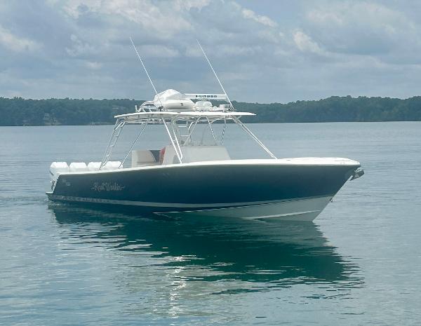 2008 SeaVee 390B boat on calm water under cloudy sky.