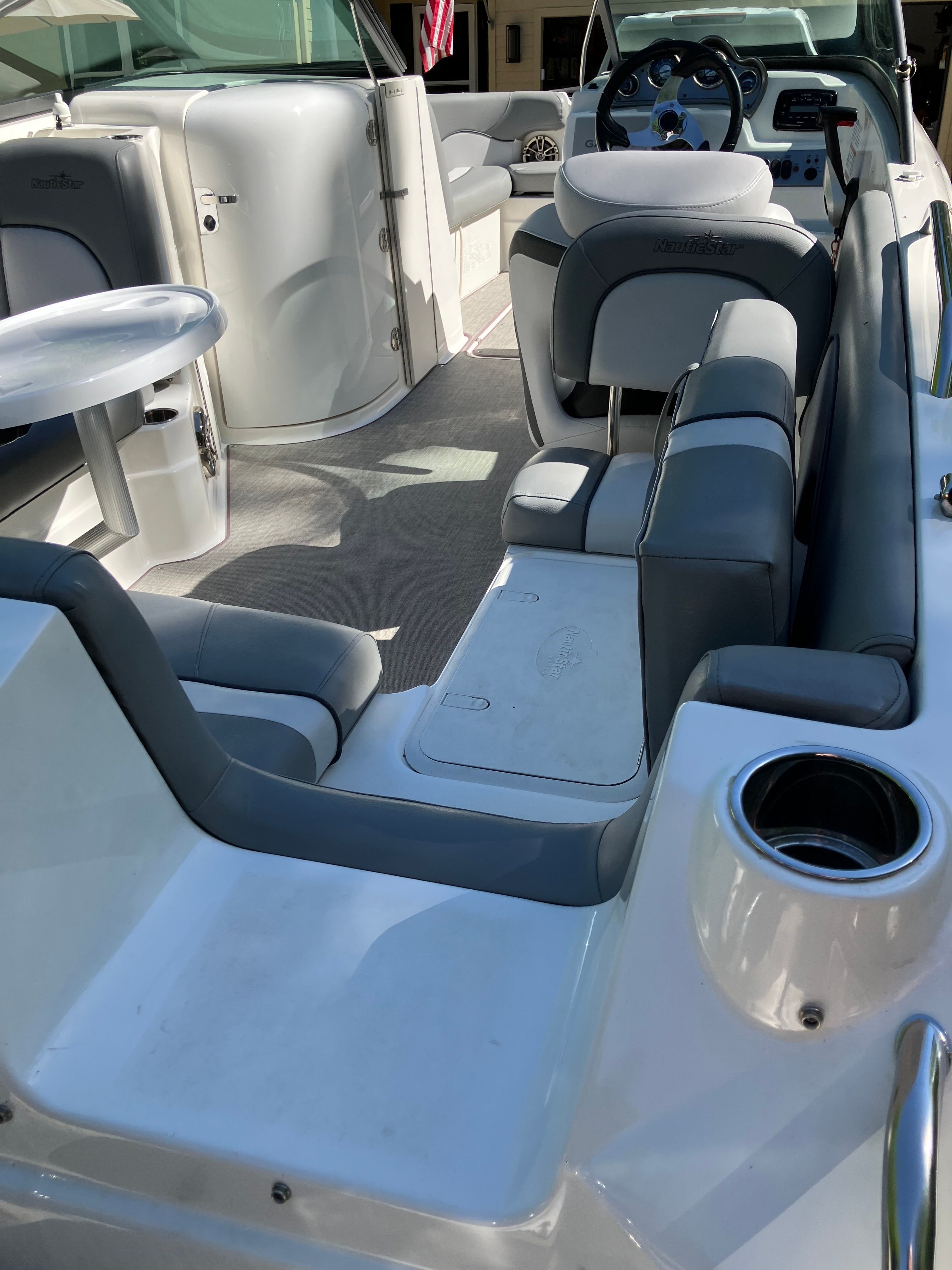2022 NauticStar 223 DC - 4