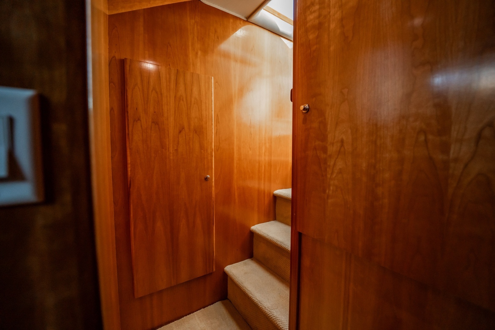 2004 Navigator 5700 Rival Pilothouse - Image 37