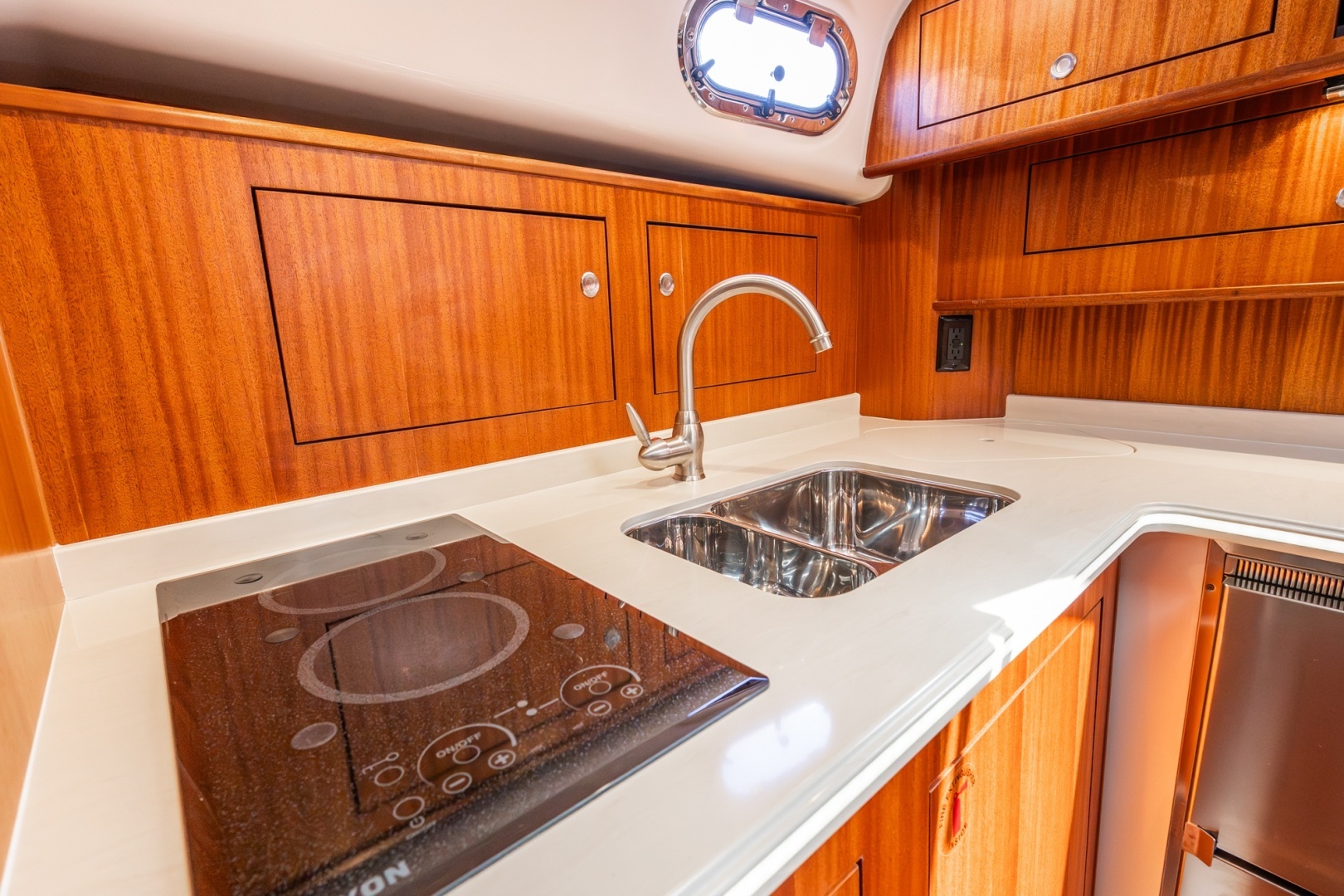 2016 Pursuit OS 385 Offshore - Image 28