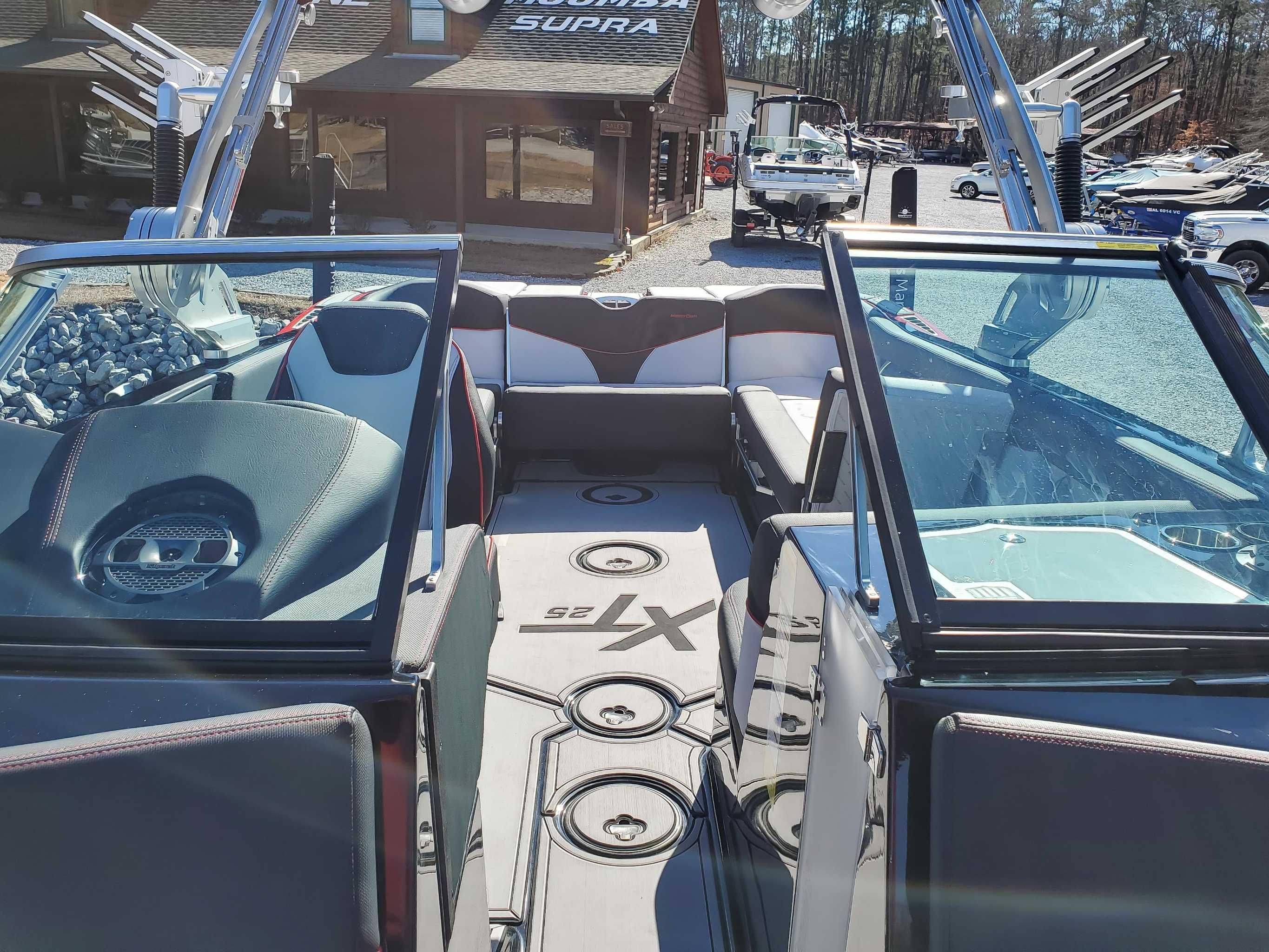 2021 MasterCraft XT25 - 16