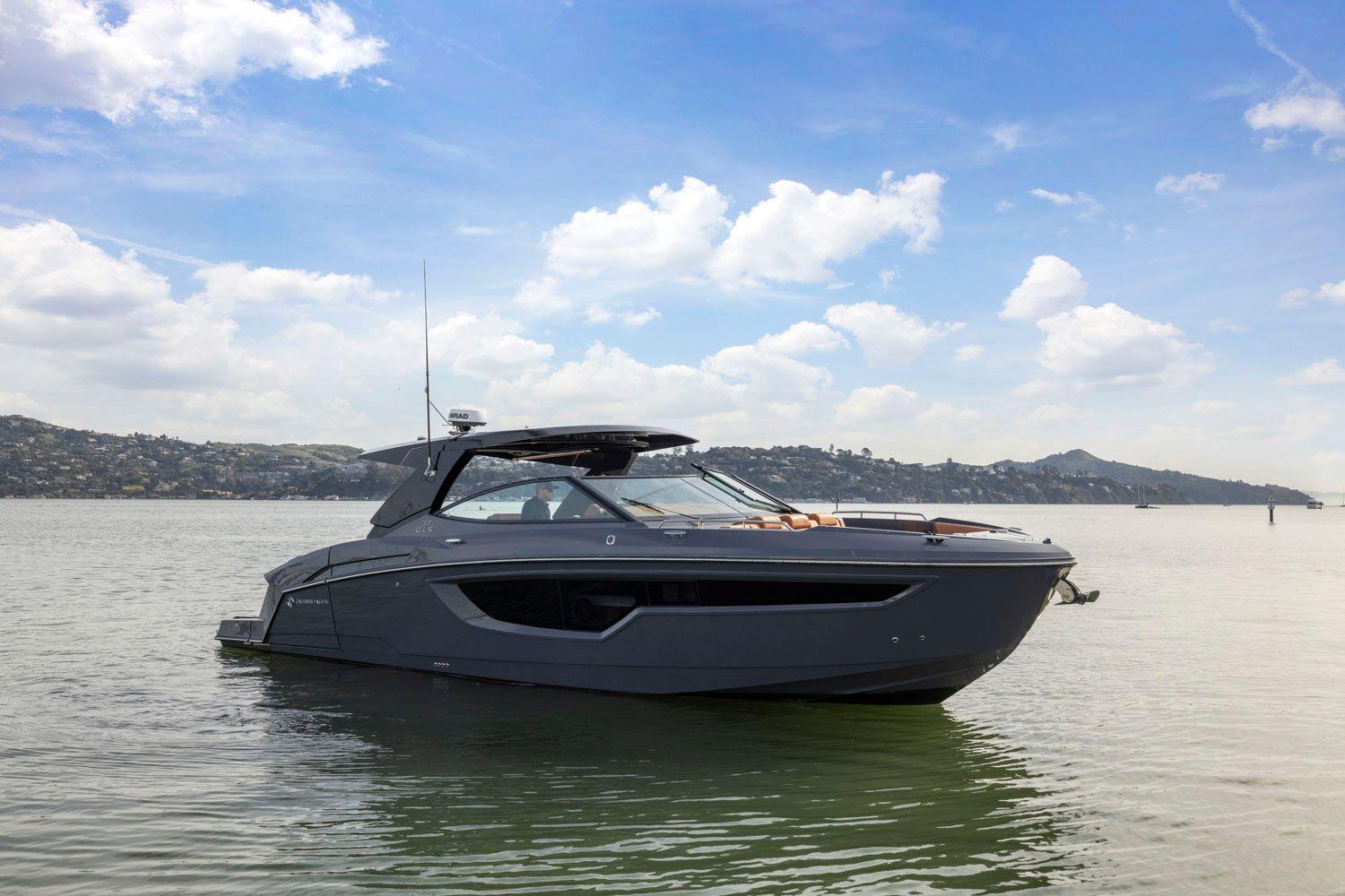 2022 Cruisers Yachts 38 GLS I/O