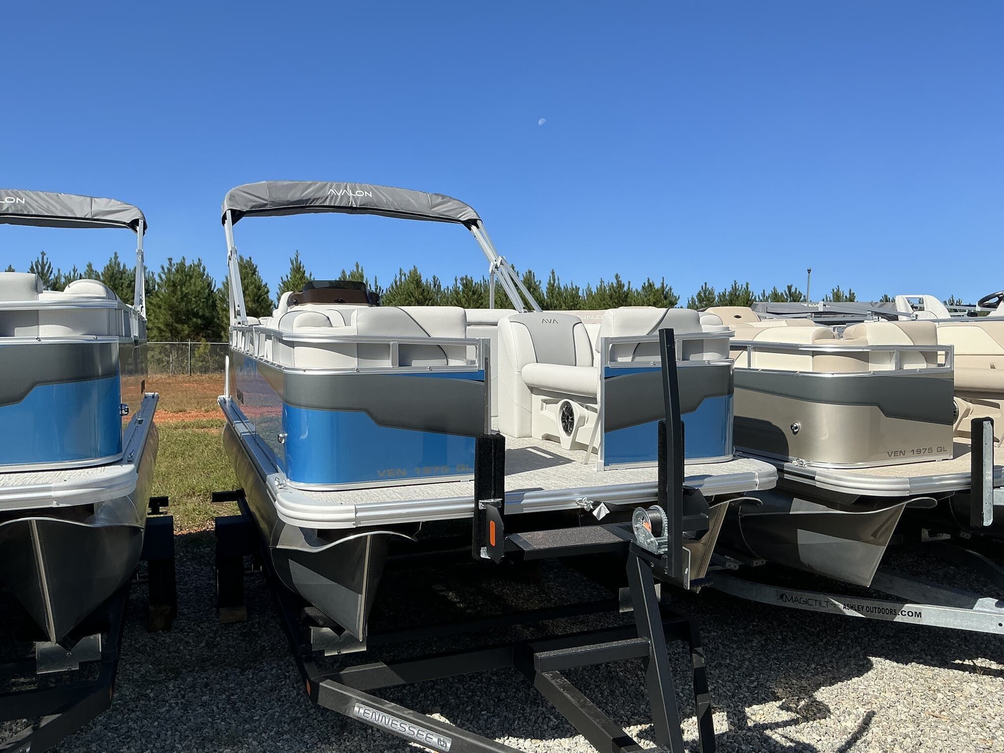 2025 Avalon Venture QUAD LOUNGER-60HP