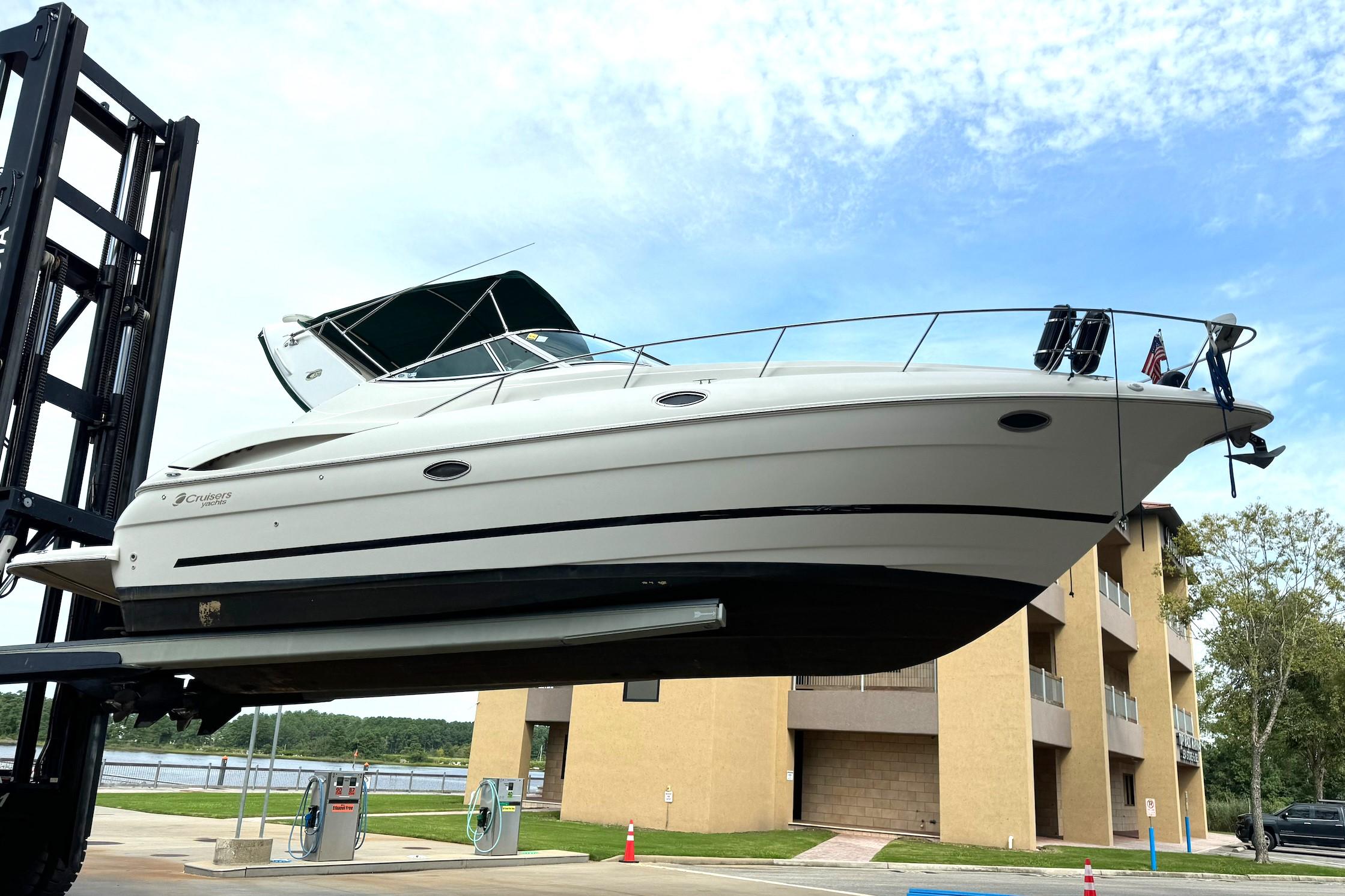 2004 Cruisers Yachts 320 Express - 20