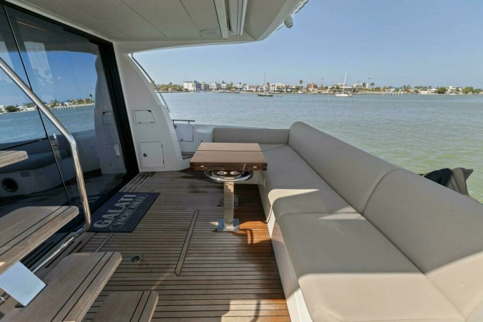 2022 Prestige 590 Flybridge - Image 7