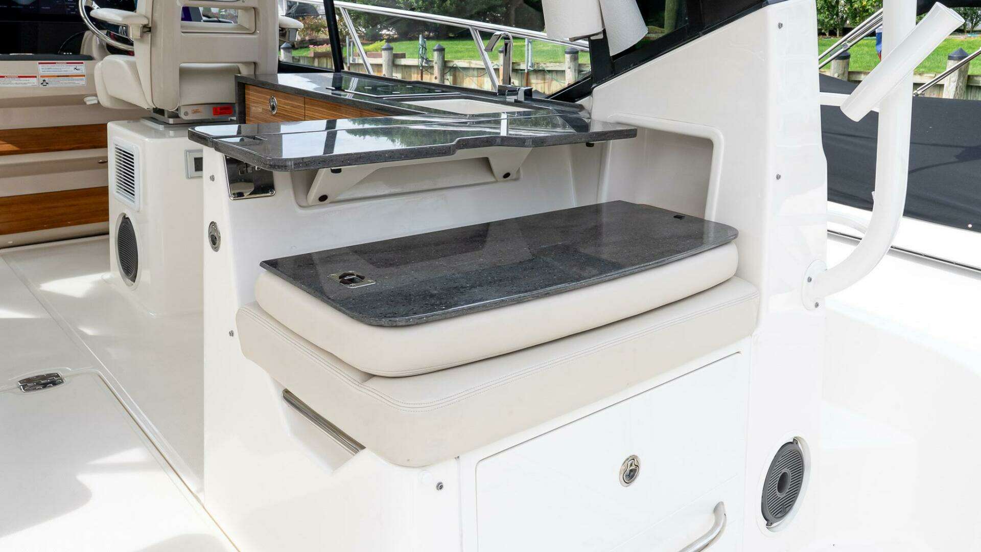 2024 Boston Whaler 405 Conquest - Image 29