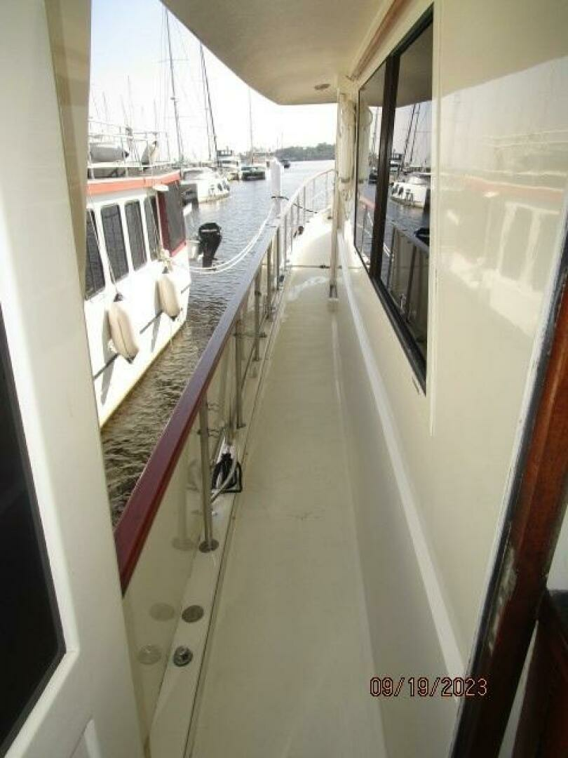 1986 Hatteras 63 CPMY - Image 10
