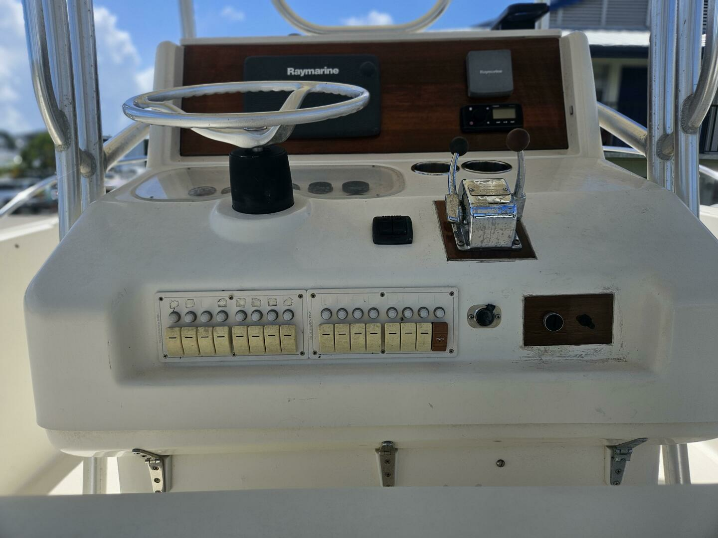 1995 Pursuit 2600 CC - Image 25