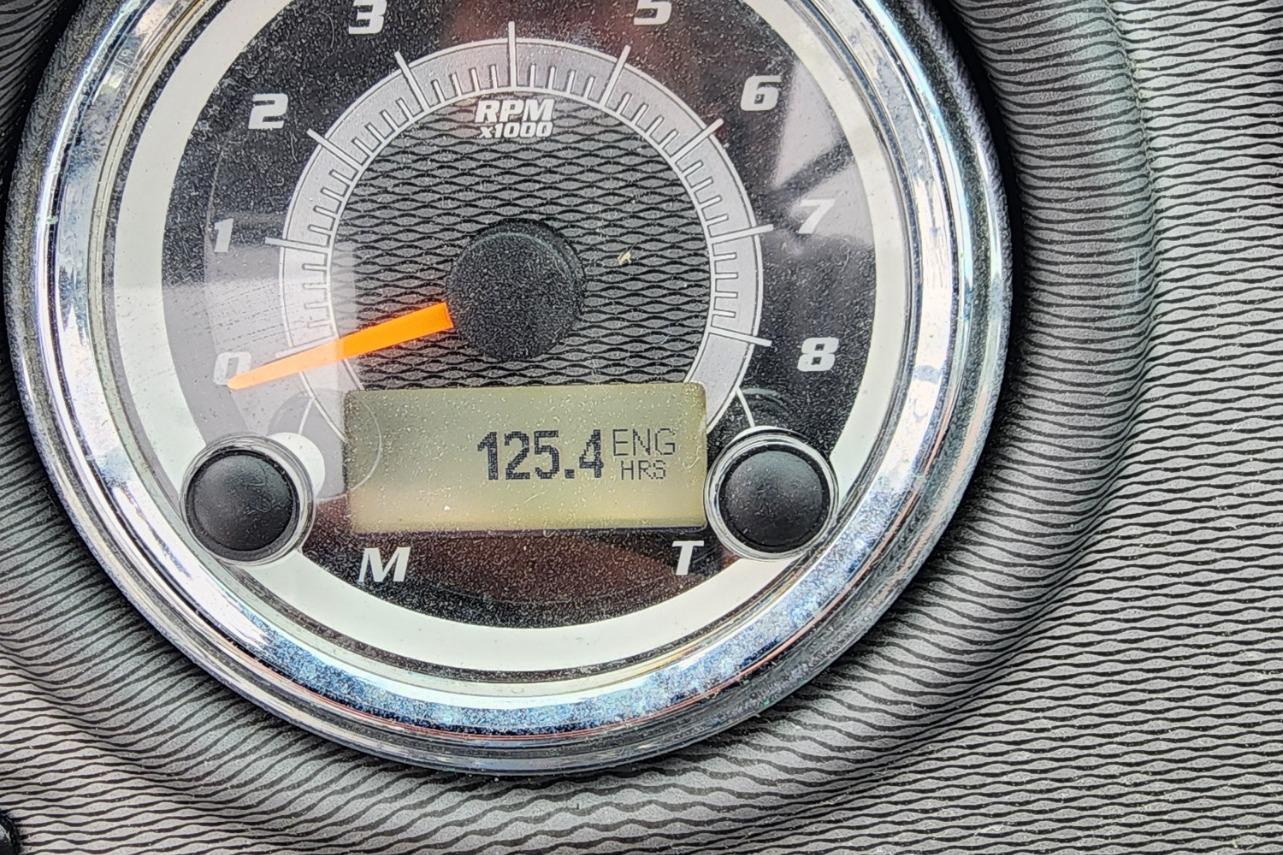 Close-up of 2015 Yamaha Boats 212X tachometer showing 125.4 engine hours.