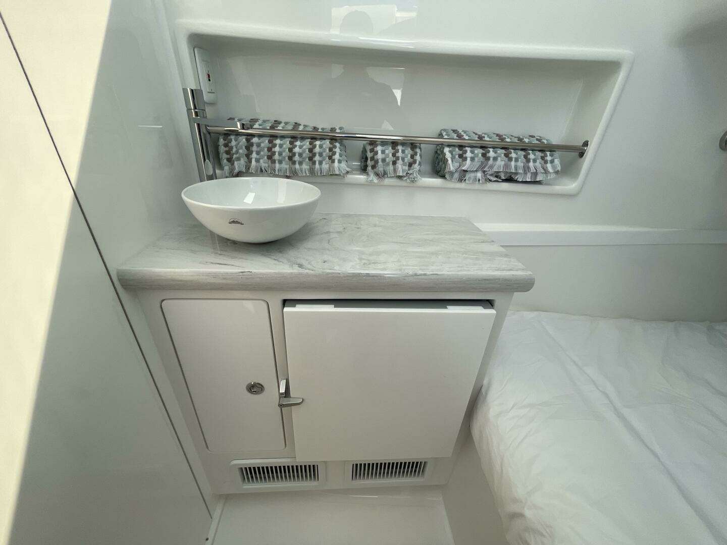 2026 Mag Bay 43 Center Console - Image 92