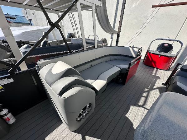 2025 Tahoe Pontoon 2585 LTZ Entertainer with sleek seating and modern design.