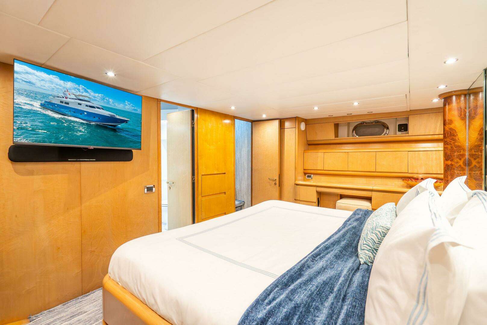 1991 Maiora Raised Pilothouse - Image 13