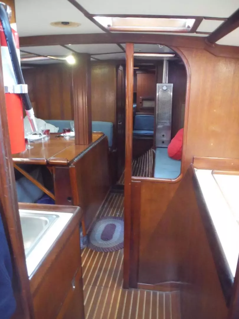 1980 Corbin 39 Aft Cockpit Cutter - Image 4