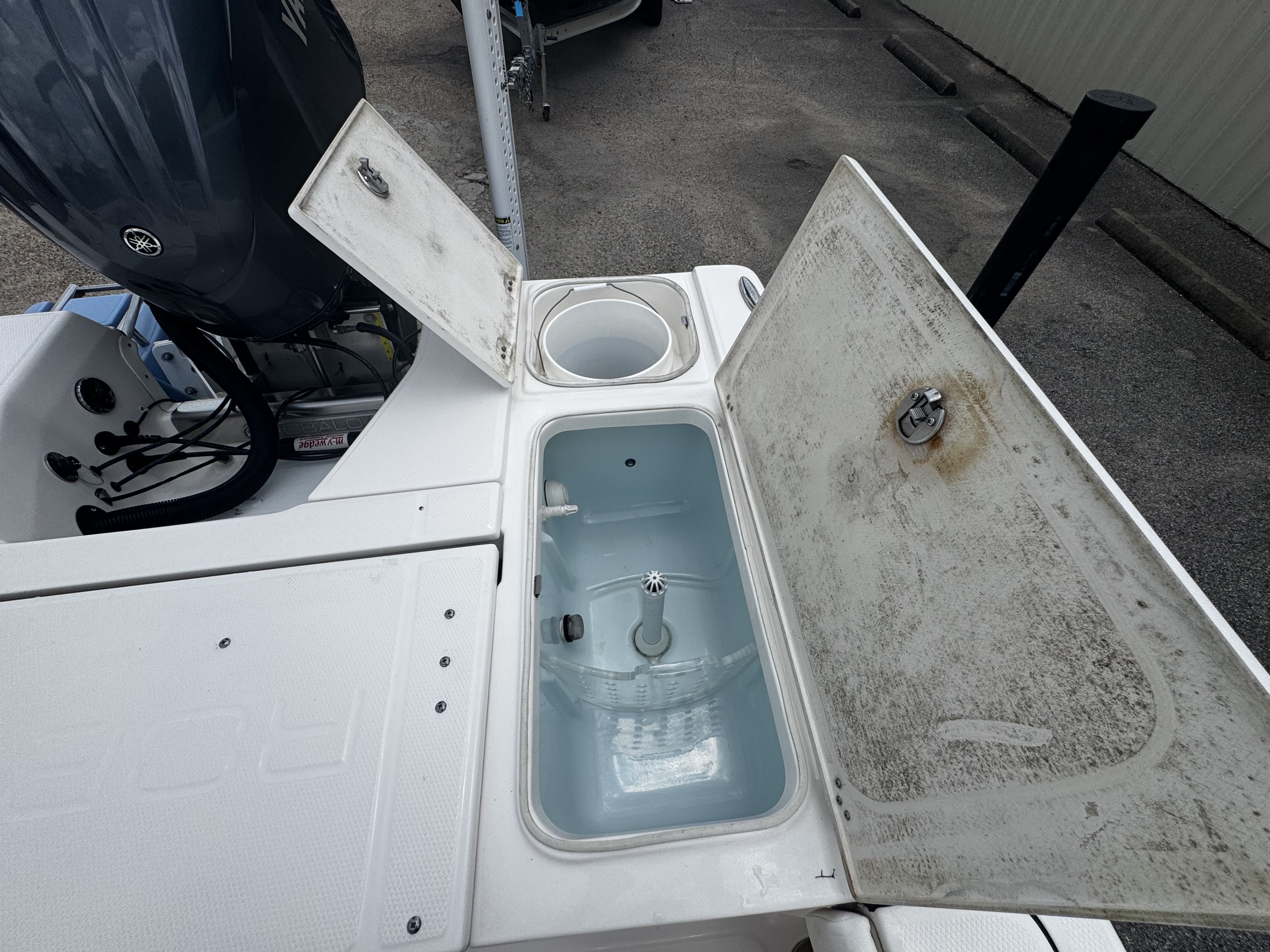 2022 Robalo Cayman 226 - 20