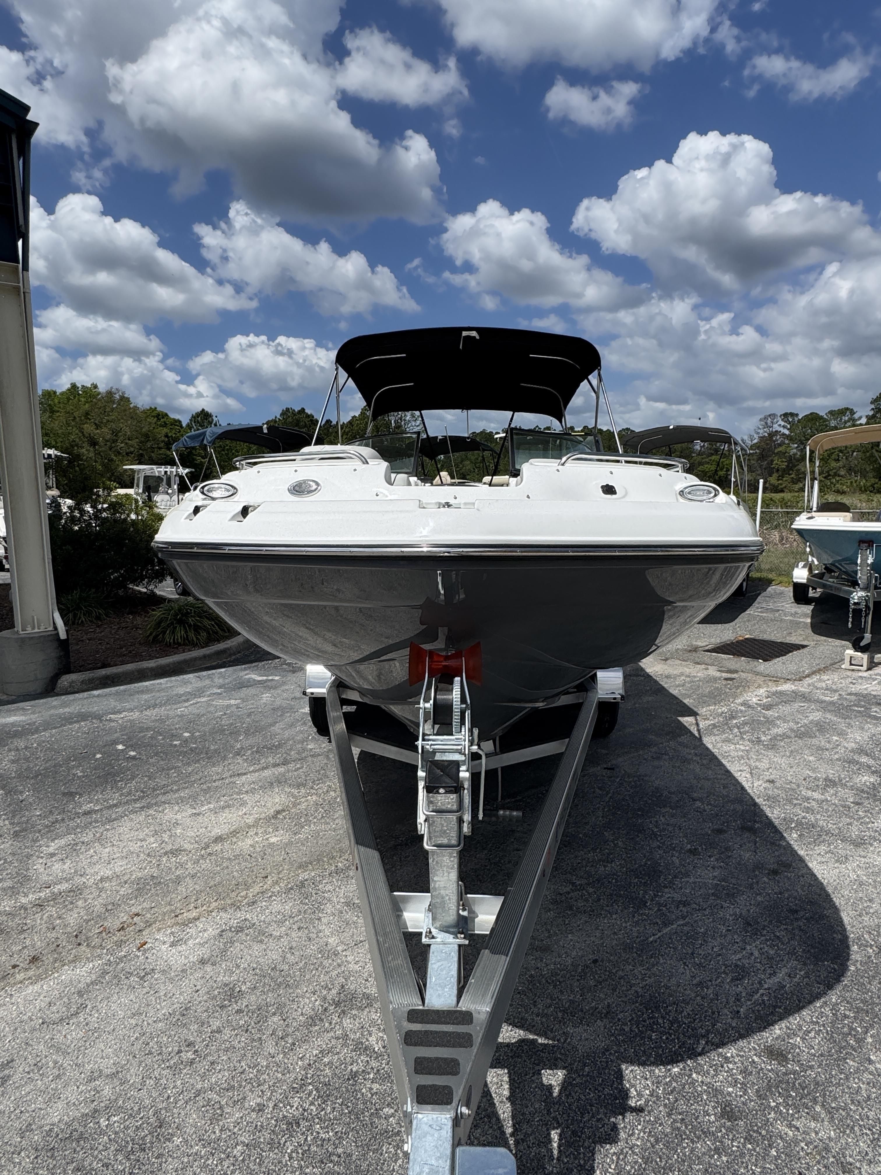 2026 Hurricane SunDeck 2400 OB - 18