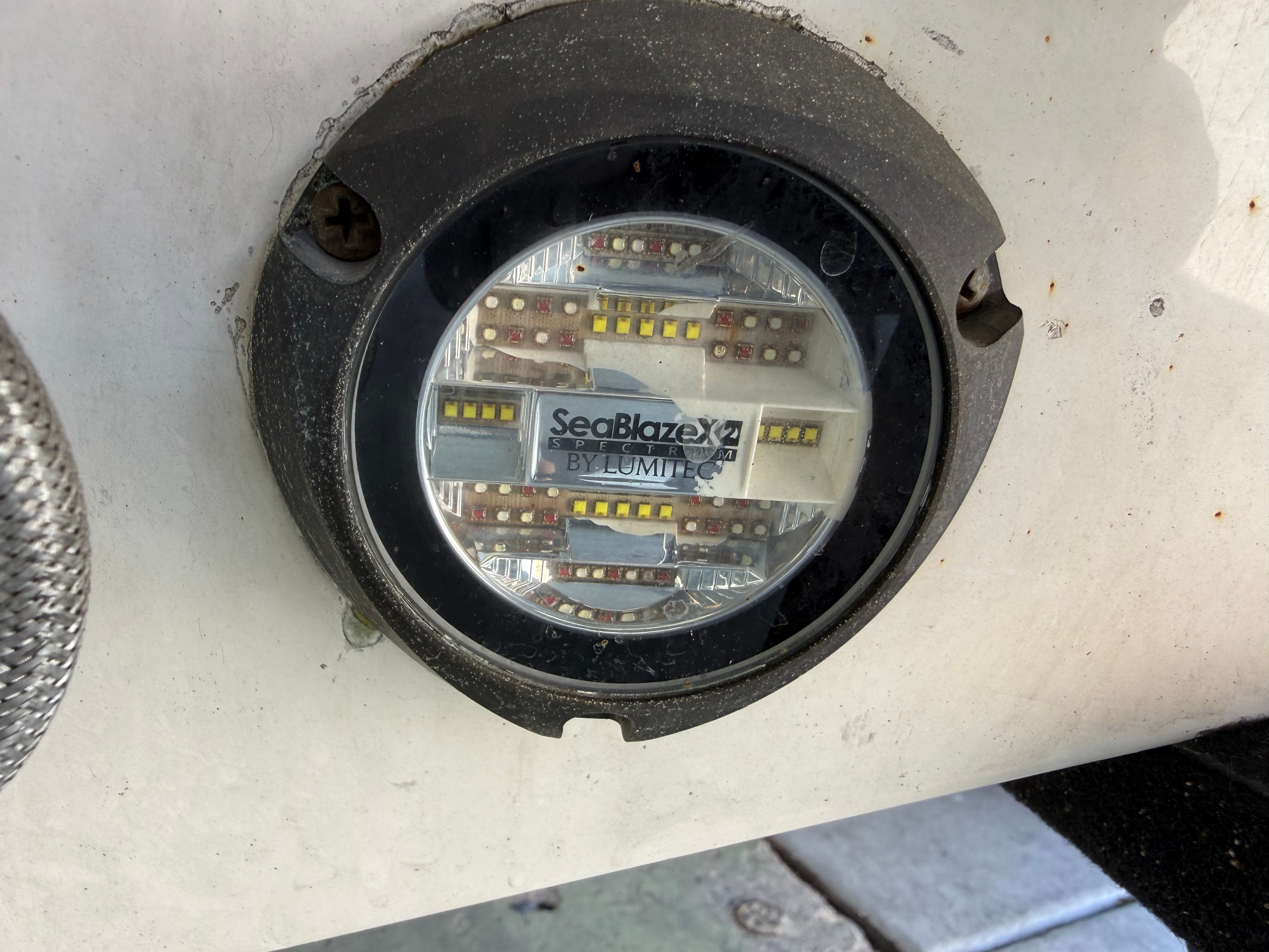 SeaBlaze X2 underwater light on Four Winns H260 boat, 2019 model.