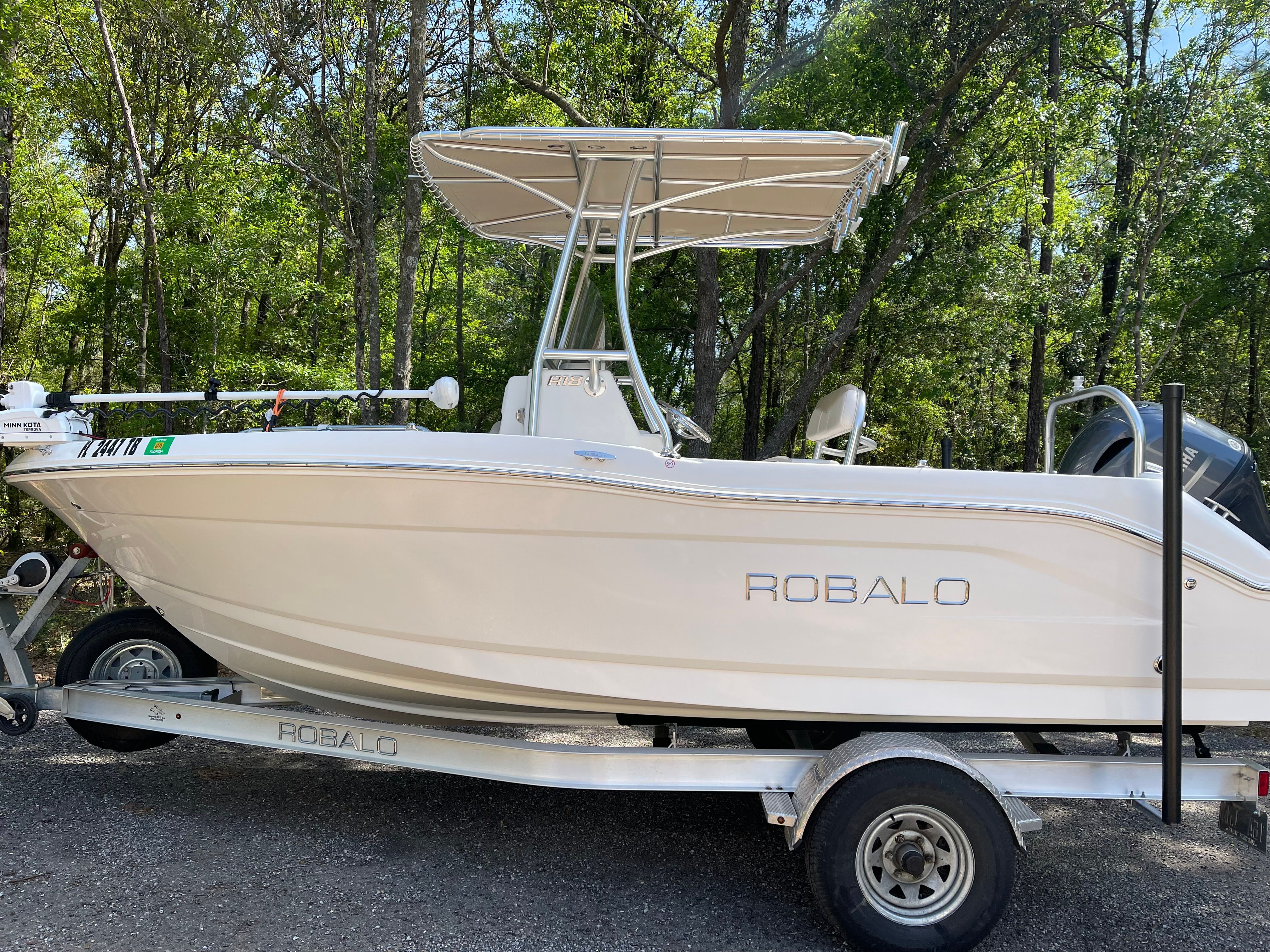 2017 Robalo R180 Center Console