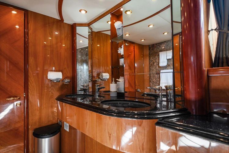 2005 Sunseeker 82 Yacht - Image 27