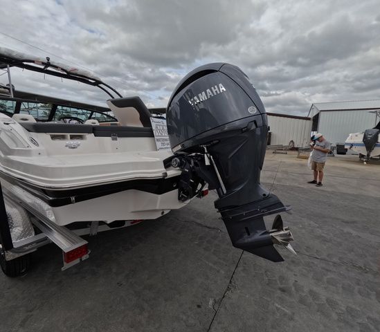2026 Chaparral 23 SSi OB In stock Trailer included - 6