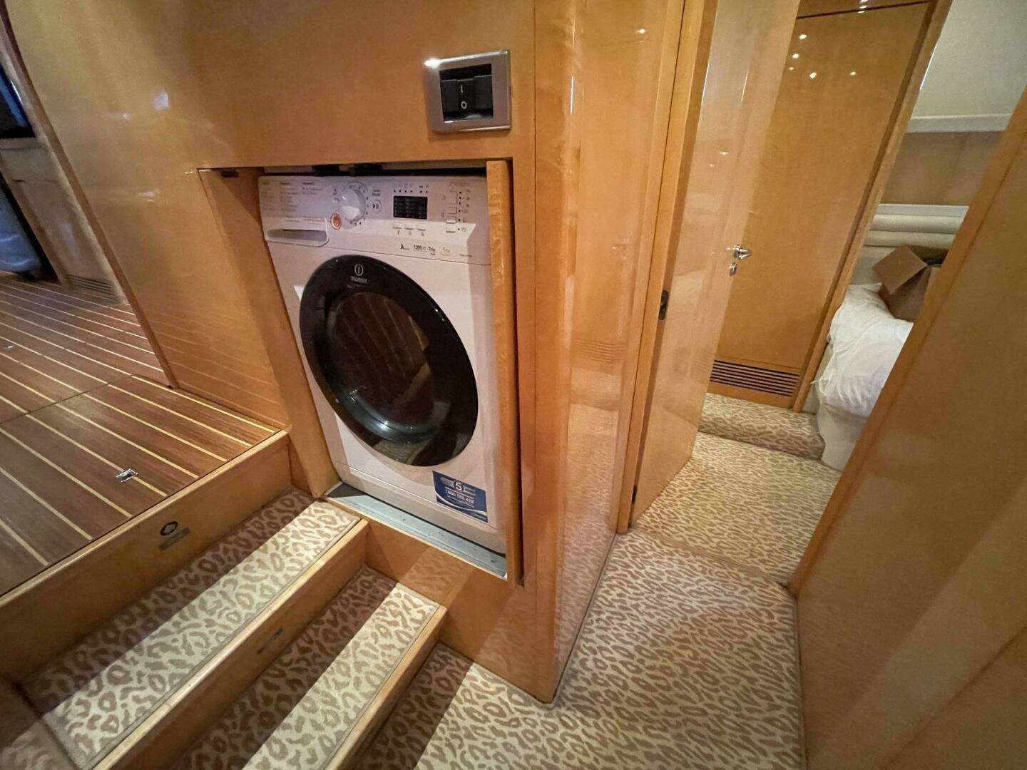 1996 Versilcraft 75 Motoryacht - Image 19