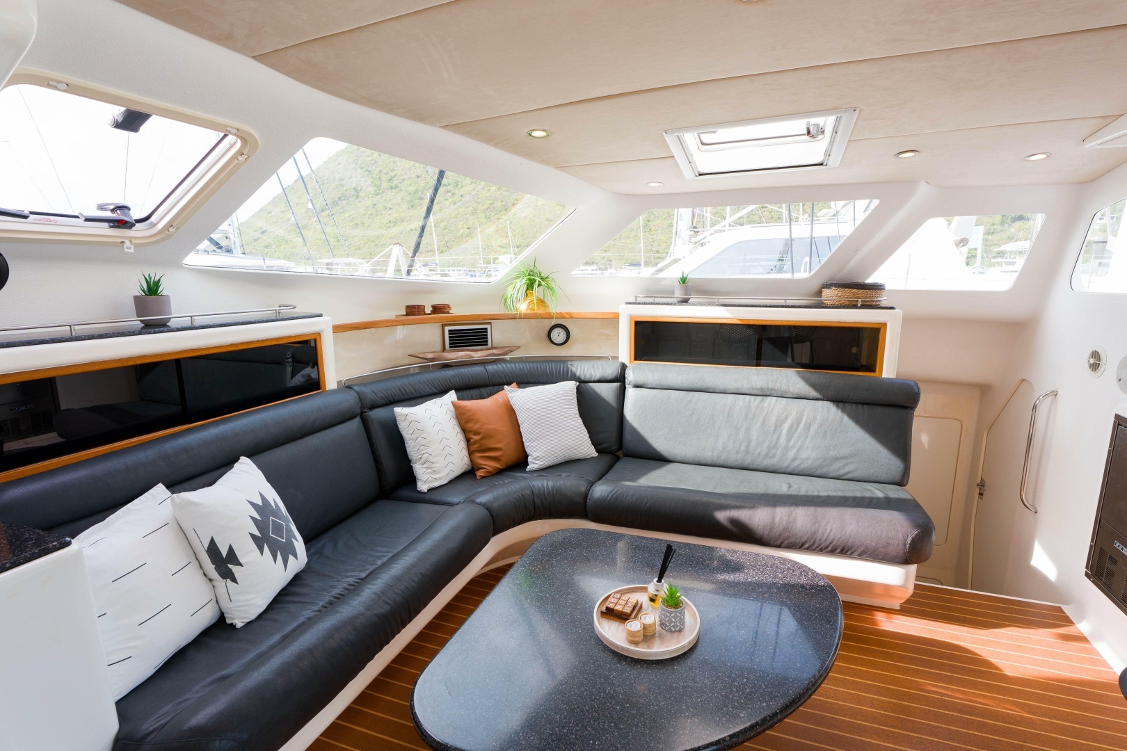 2011 Voyage Yachts 520 - Image 27