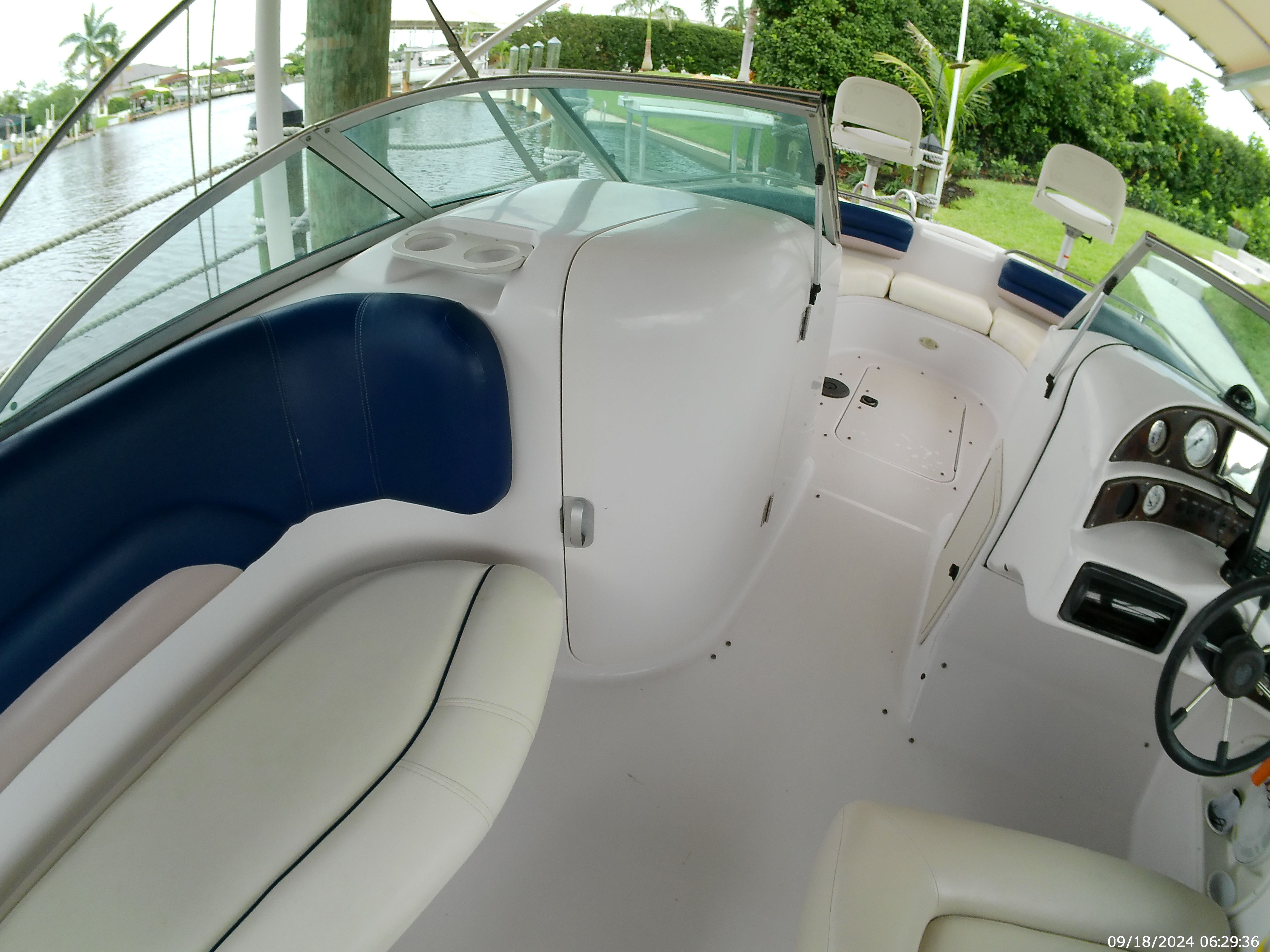 2000 Godfrey / Hurricane Sundeck 237 I/O - 30