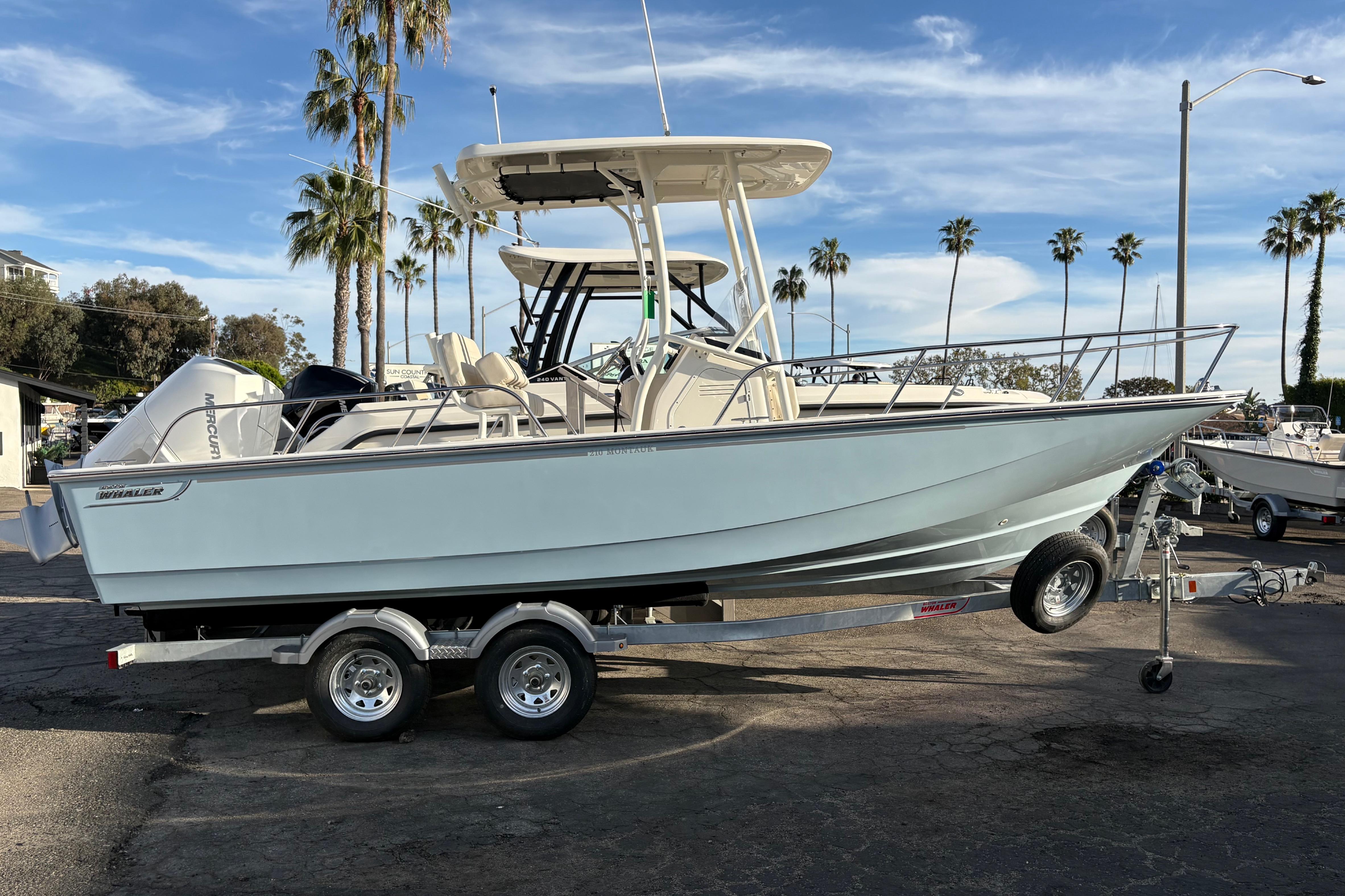 2026 Boston Whaler 210 Montauk