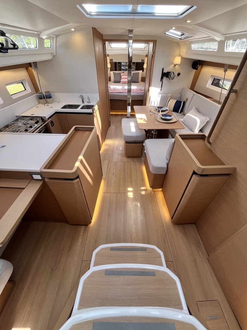2025 Jeanneau Sun Odyssey 440 - Image 8