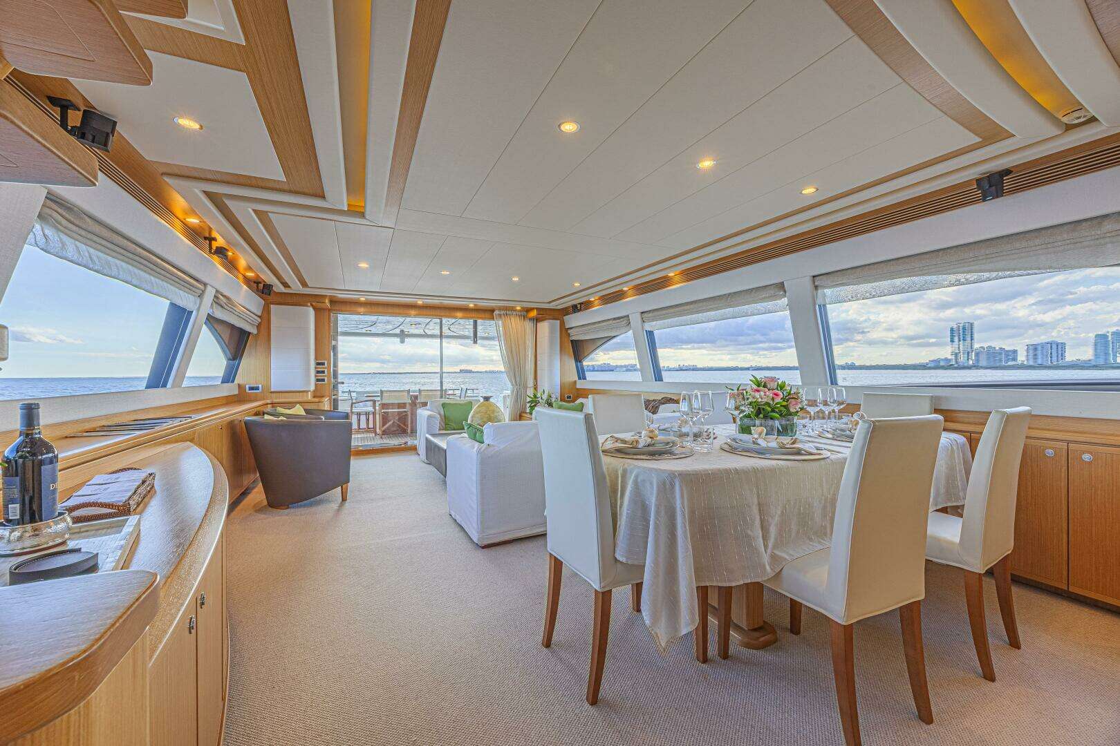 2011 Ferretti Yachts 830 - Image 31
