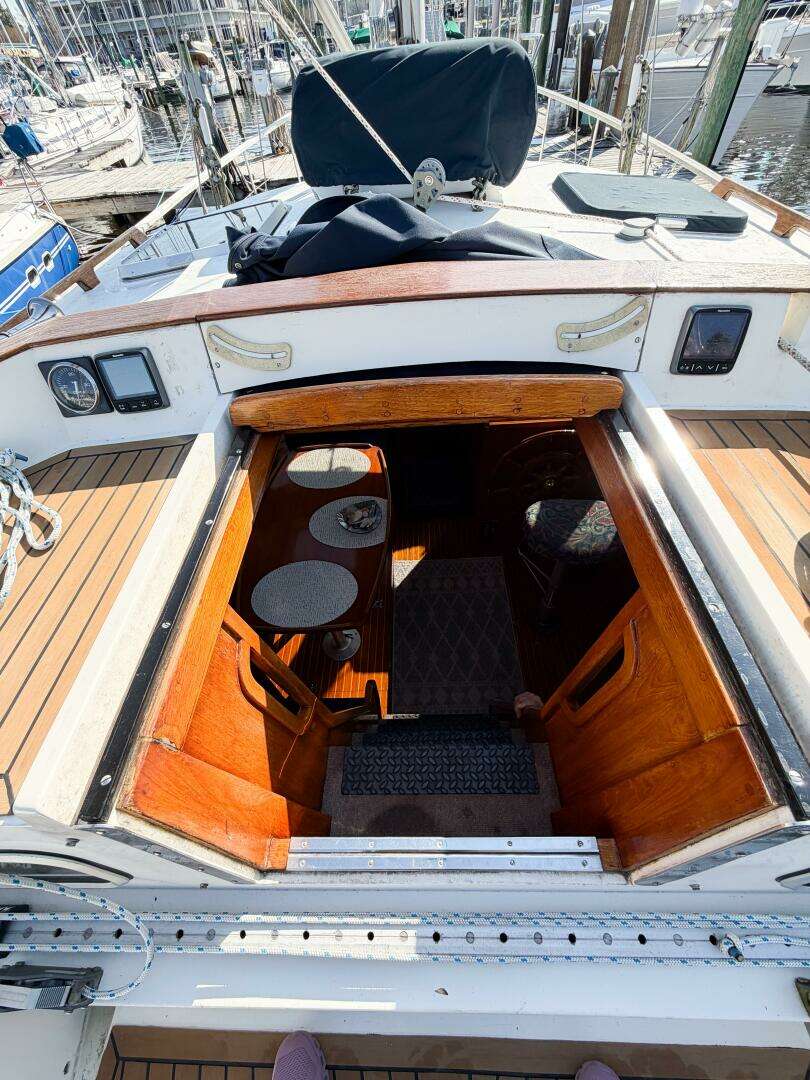 1986 Nauticat 40 Cutter Ketch Pilothouse - Image 25