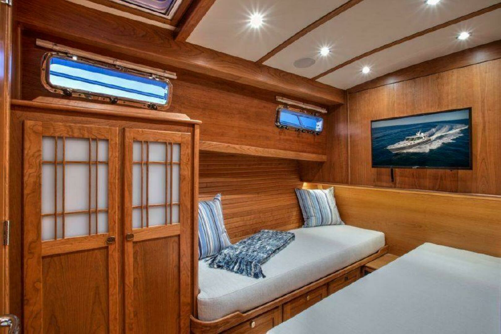 2027 Sabre 58 Salon Express - Image 8