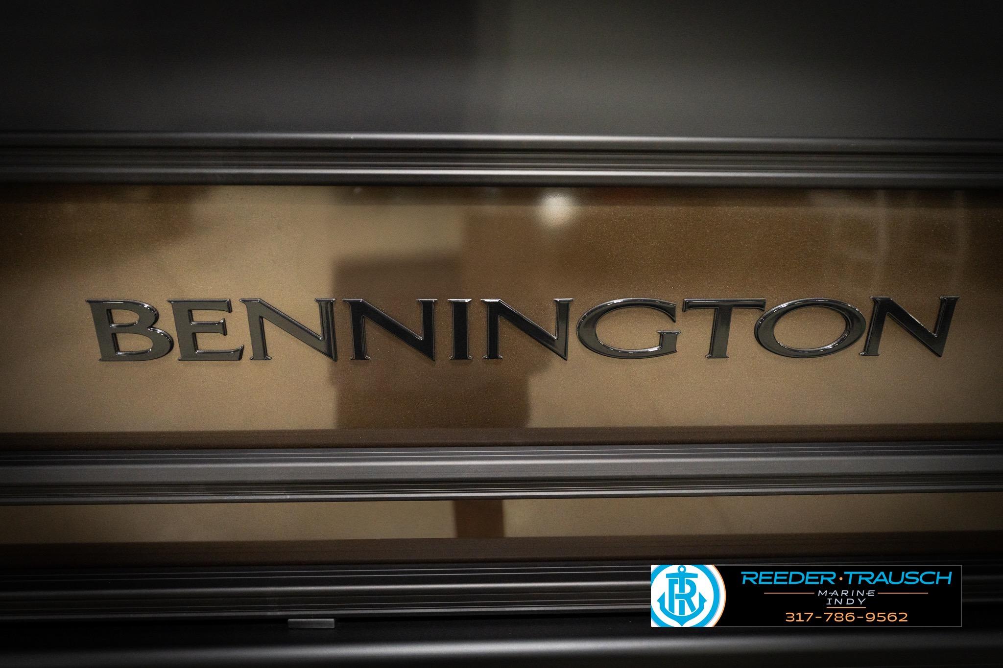 Bennington 21 SSR 2026 model logo on a metallic surface, Reeder-Trausch Marine branding.