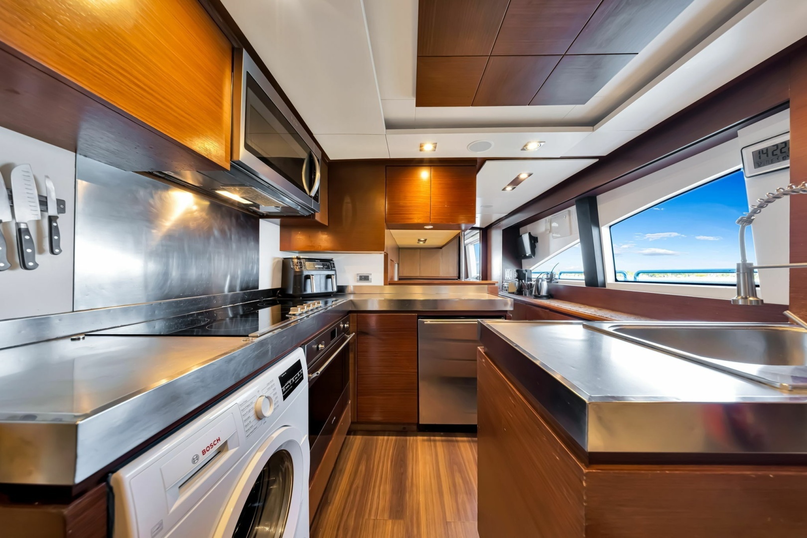 2005 Azimut 105 - Image 73