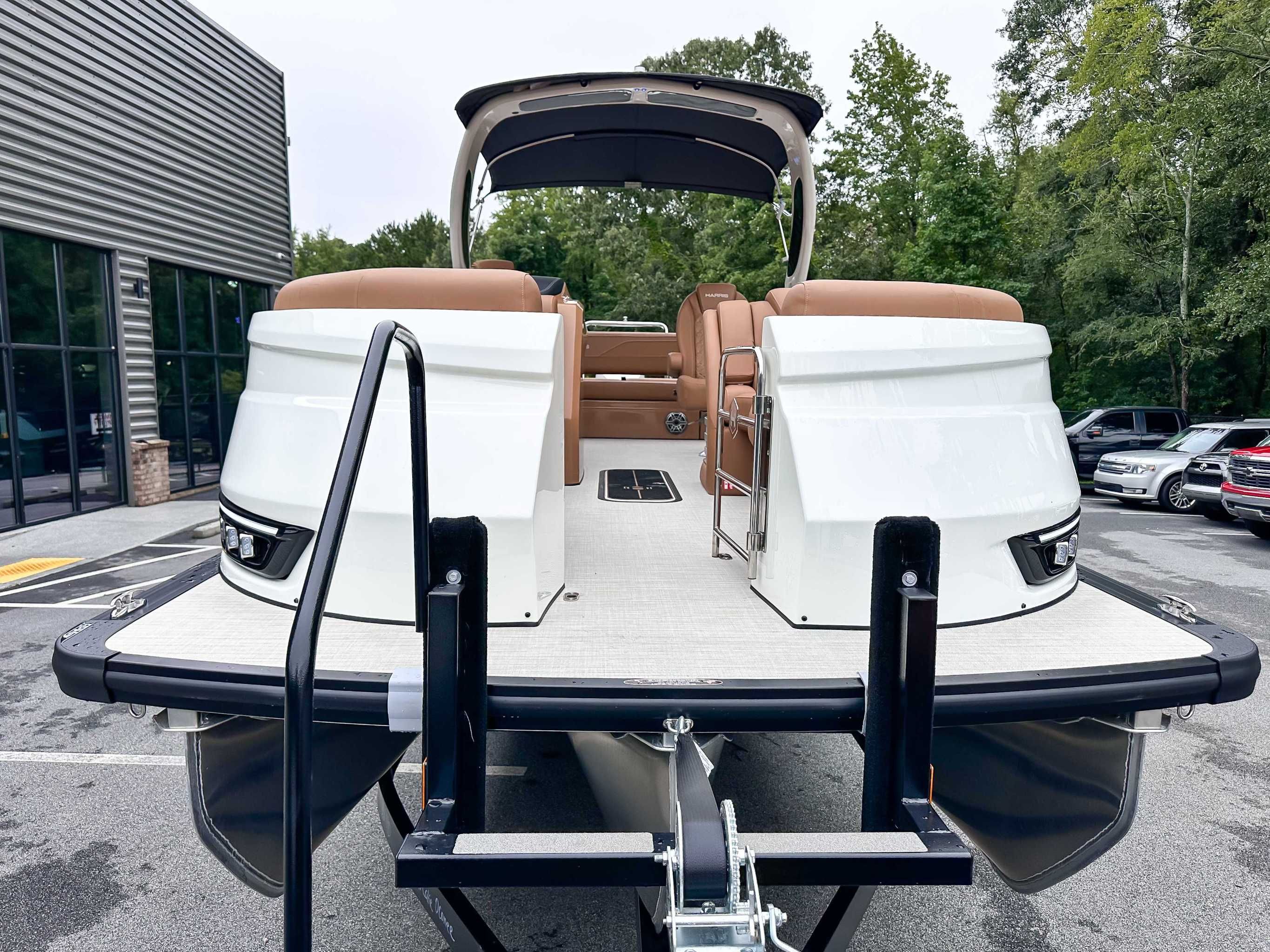 Harris Grand Mariner 230 SLDH 2025 on a parking lot.