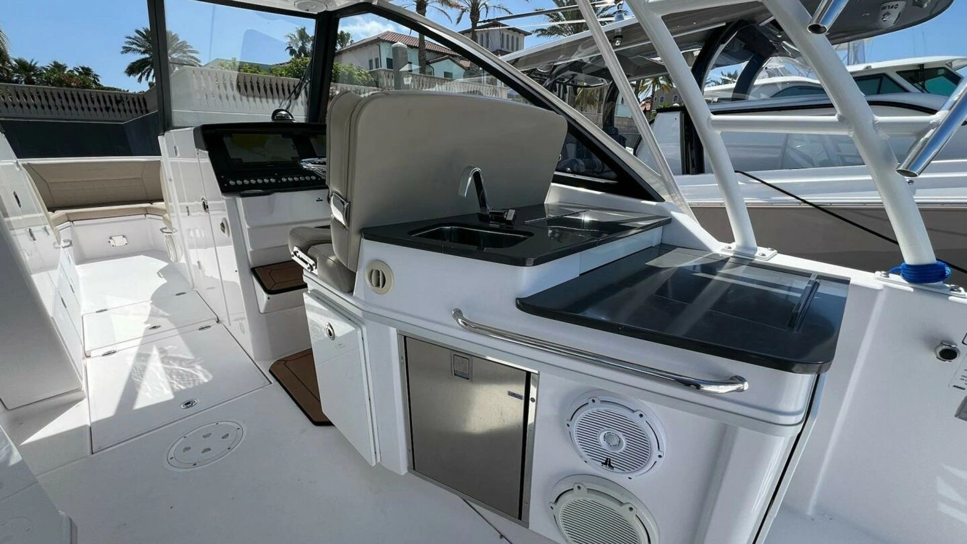 2019 Everglades 340 Dual Console - Image 18