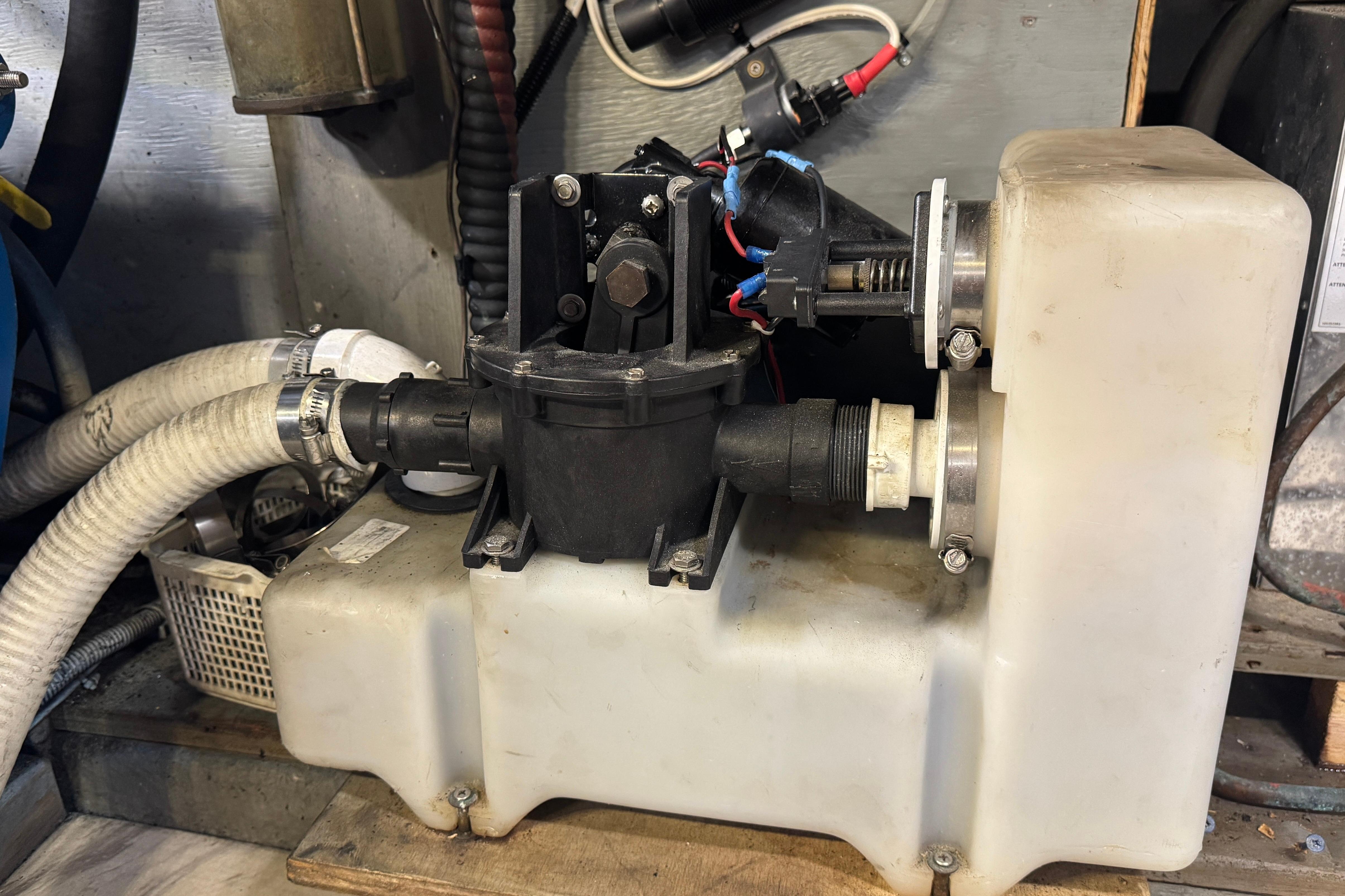 Vacuflush tank