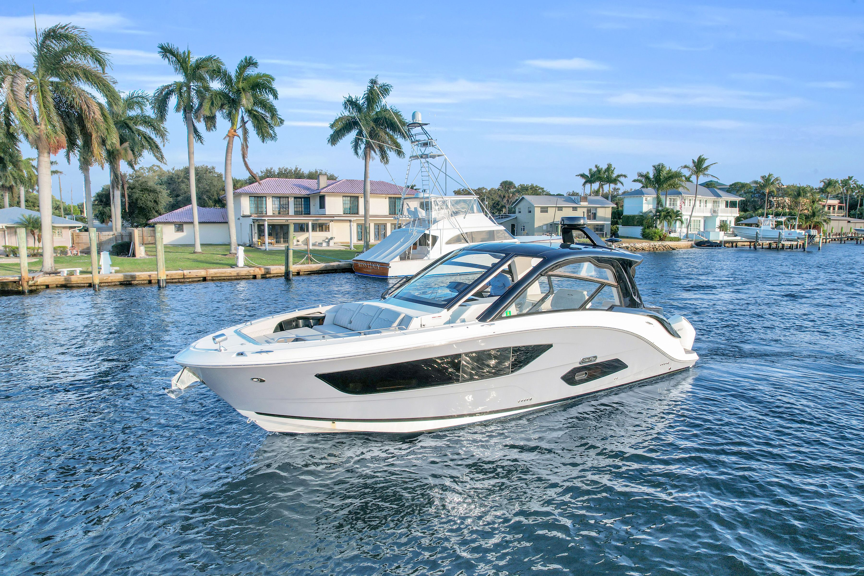 2023 Sea Ray Sundancer 370