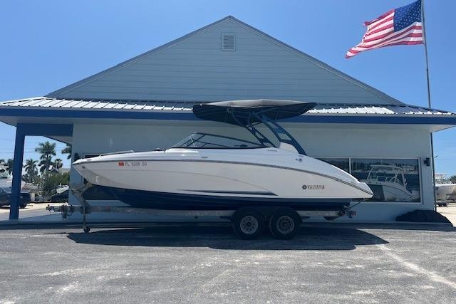2020 Yamaha Boats 242SE