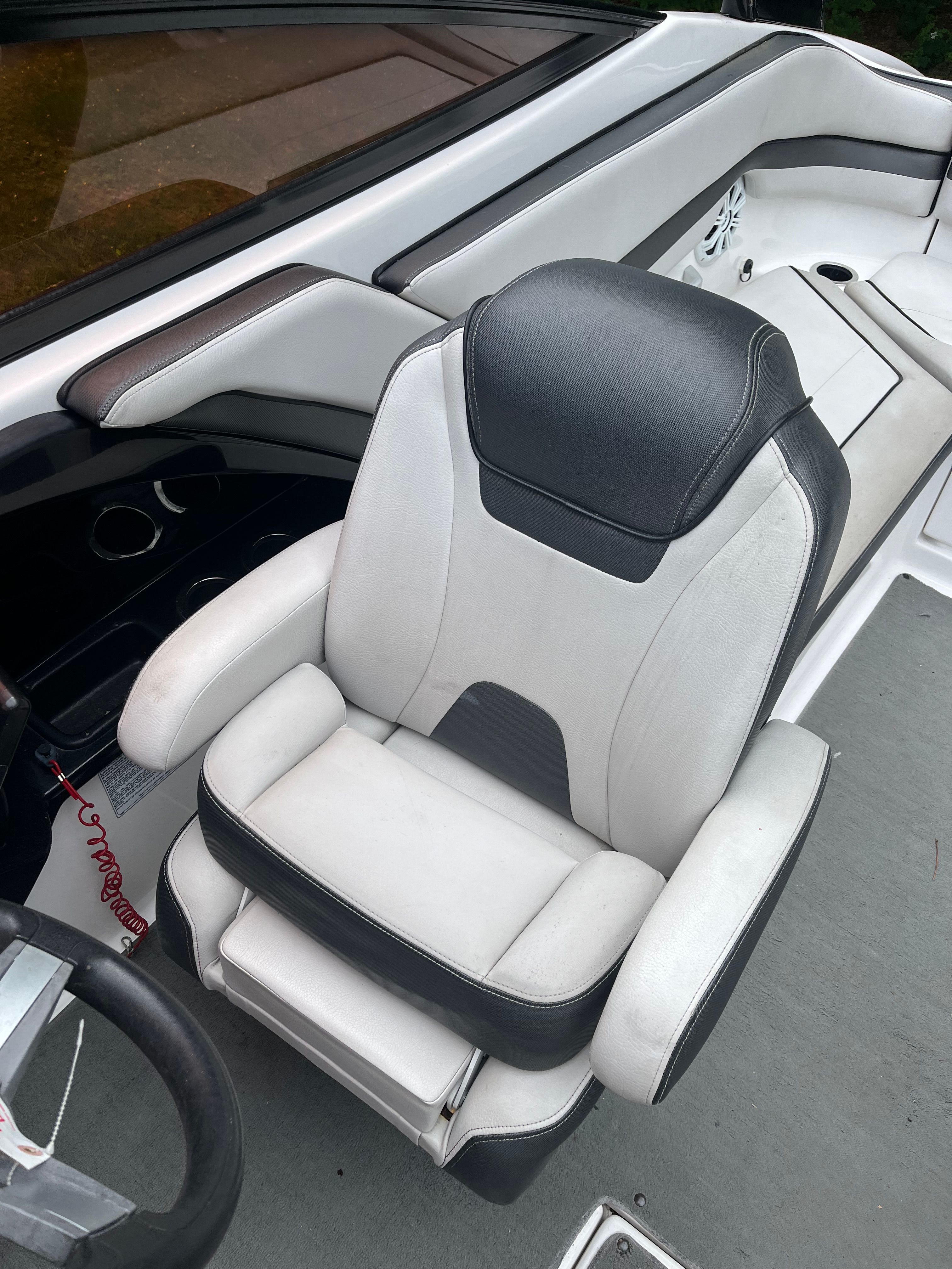 2017 Yamaha Boats AR240 - 8