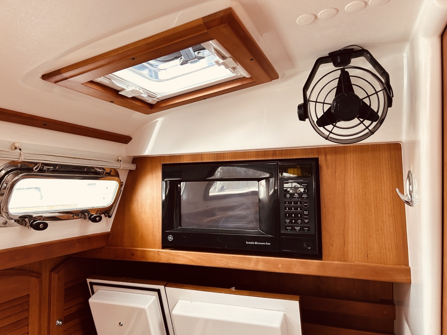 2004 Sabre 426 - Image 39